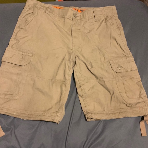 Tan cargo shorts - Picture 1 of 4